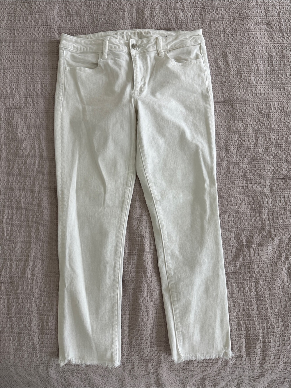 American Eagle Outfitters White Cropped Straight Jeans